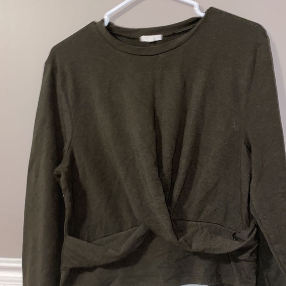 Tops - Picture 3 of 12